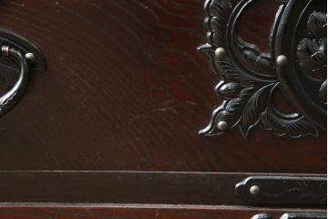 中古　美品　岩谷堂箪笥　桜木家具店作　黒々とした金具が重厚な雰囲気を高める和箪笥(チェスト、整理箪笥、収納たんす、衣装タンス、洋服箪笥、野郎タンス、引き出し)(R-072804)