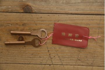中古　美品　岩谷堂箪笥　桜木家具店作　黒々とした金具が重厚な雰囲気を高める和箪笥(チェスト、整理箪笥、収納たんす、衣装タンス、洋服箪笥、野郎タンス、引き出し)(R-072804)