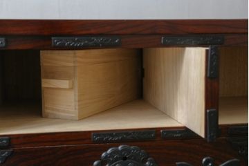 中古　美品　岩谷堂箪笥　かくし収納多数で遊び心満載の小箪笥(収納箪笥、整理箪笥、和タンス、引き出し、小物収納)(R-072807)