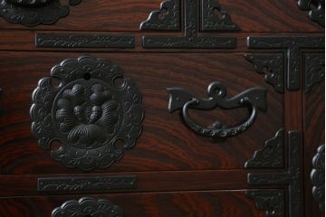 中古　美品　岩谷堂箪笥　かくし収納多数で遊び心満載の小箪笥(収納箪笥、整理箪笥、和タンス、引き出し、小物収納)(R-072807)