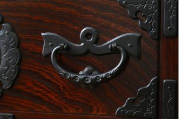 中古　美品　岩谷堂箪笥　かくし収納多数で遊び心満載の小箪笥(収納箪笥、整理箪笥、和タンス、引き出し、小物収納)(R-072807)
