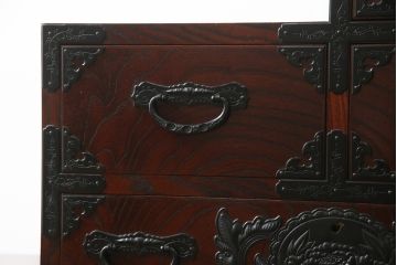 中古　美品　仙台民芸箪笥(仙台箪笥)　欅産業　KC-40R　拭き漆塗りが美しい三尺階段箪笥(和たんす、収納箪笥)(R-072808)