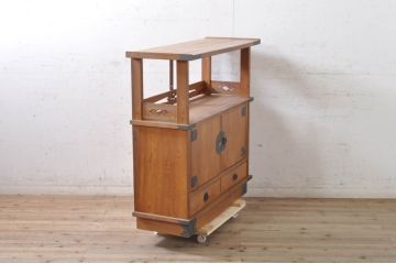 和製ビンテージ　屋久杉　金具と透かし彫りがアクセント!!木の風合いが美しい飾り棚(茶箪笥、茶棚、収納棚、サイドボード、ヴィンテージ)(R-072815)