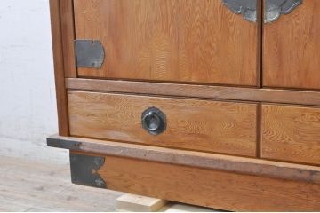 和製ビンテージ　屋久杉　金具と透かし彫りがアクセント!!木の風合いが美しい飾り棚(茶箪笥、茶棚、収納棚、サイドボード、ヴィンテージ)(R-072815)