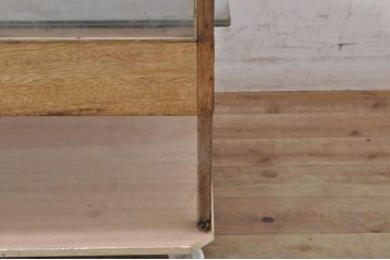 和製アンティーク　素朴な木の風合いに懐かしさを感じる脚付きGケース(ガラスケース、ショーケース、ディスプレイケース、コレクションケース、飾り棚、陳列棚、店舗什器)(R-072816)