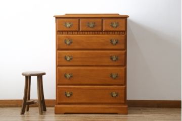 中古　美品　横浜クラシック家具　ダニエル(daniel)　アーリーアメリカンシリーズ　A-111　チェストセブン(DX)　エレガントな意匠が素敵なチェスト(整理箪笥、収納箪笥、引き出し、洋服タンス)(R-072819)