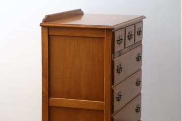 中古　美品　横浜クラシック家具　ダニエル(daniel)　アーリーアメリカンシリーズ　A-111　チェストセブン(DX)　エレガントな意匠が素敵なチェスト(整理箪笥、収納箪笥、引き出し、洋服タンス)(R-072819)