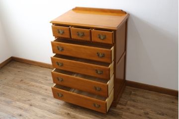 中古　美品　横浜クラシック家具　ダニエル(daniel)　アーリーアメリカンシリーズ　A-111　チェストセブン(DX)　エレガントな意匠が素敵なチェスト(整理箪笥、収納箪笥、引き出し、洋服タンス)(R-072819)