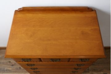 中古　美品　横浜クラシック家具　ダニエル(daniel)　アーリーアメリカンシリーズ　A-111　チェストセブン(DX)　エレガントな意匠が素敵なチェスト(整理箪笥、収納箪笥、引き出し、洋服タンス)(R-072819)