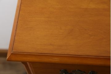 中古　美品　横浜クラシック家具　ダニエル(daniel)　アーリーアメリカンシリーズ　A-111　チェストセブン(DX)　エレガントな意匠が素敵なチェスト(整理箪笥、収納箪笥、引き出し、洋服タンス)(R-072819)