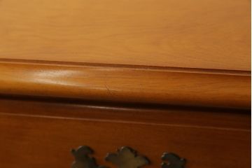中古　美品　横浜クラシック家具　ダニエル(daniel)　アーリーアメリカンシリーズ　A-111　チェストセブン(DX)　エレガントな意匠が素敵なチェスト(整理箪笥、収納箪笥、引き出し、洋服タンス)(R-072819)