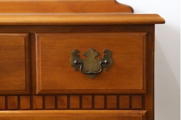 中古　美品　横浜クラシック家具　ダニエル(daniel)　アーリーアメリカンシリーズ　A-111　チェストセブン(DX)　エレガントな意匠が素敵なチェスト(整理箪笥、収納箪笥、引き出し、洋服タンス)(R-072819)