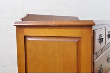 中古　美品　横浜ダニエル(daniel)　アーリーアメリカン　A-104横長整理タンス　気品漂う洗練されたデザインが魅力的なチェスト(引き出し、サイドボード、整理箪笥、収納箪笥)(定価約56万円)(R-072822)