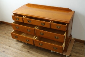 中古　美品　横浜クラシック家具ダニエル(Daniel)　アーリーアメリカン　A-104　横長整理箪笥　3段ローチェスト　定価約56万円　(R-072822)