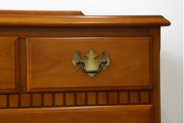 中古　美品　横浜クラシック家具ダニエル(Daniel)　アーリーアメリカン　A-104　横長整理箪笥　3段ローチェスト　定価約56万円　(R-072822)