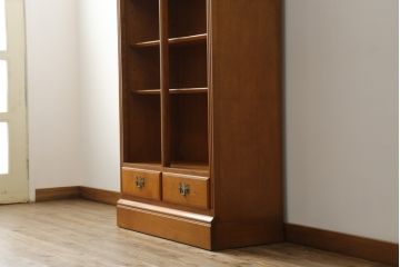 中古　横浜クラシック家具　ダニエル(daniel)　扉のないデザインがすっきりとした印象の気品漂う本棚(ブックシェルフ、飾り棚、収納棚、オープンラック)(R-072824)