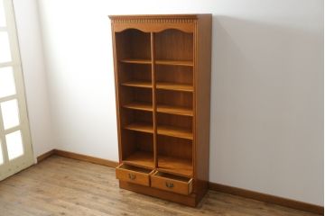 中古　横浜クラシック家具　ダニエル(daniel)　扉のないデザインがすっきりとした印象の気品漂う本棚(ブックシェルフ、飾り棚、収納棚、オープンラック)(R-072824)