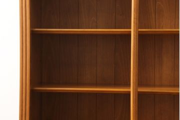 中古　横浜クラシック家具　ダニエル(daniel)　扉のないデザインがすっきりとした印象の気品漂う本棚(ブックシェルフ、飾り棚、収納棚、オープンラック)(R-072824)