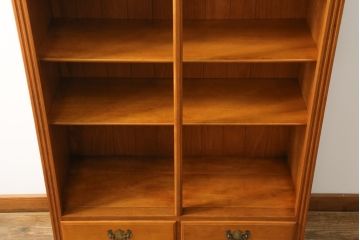 中古　横浜クラシック家具　ダニエル(daniel)　扉のないデザインがすっきりとした印象の気品漂う本棚(ブックシェルフ、飾り棚、収納棚、オープンラック)(R-072824)