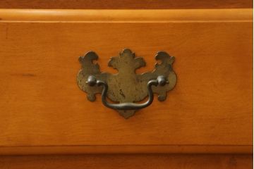 中古　横浜クラシック家具　ダニエル(daniel)　扉のないデザインがすっきりとした印象の気品漂う本棚(ブックシェルフ、飾り棚、収納棚、オープンラック)(R-072824)