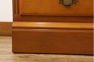 中古　横浜クラシック家具　ダニエル(daniel)　扉のないデザインがすっきりとした印象の気品漂う本棚(ブックシェルフ、飾り棚、収納棚、オープンラック)(R-072824)