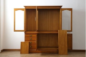 中古　美品　横浜クラシック家具　ダニエル(daniel)　アーリーアメリカンシリーズ　A-204　クラシカルな雰囲気のお部屋づくりにおすすめなチャイナキャビネット(食器棚、収納棚、戸棚、カップボード)(R-072825)