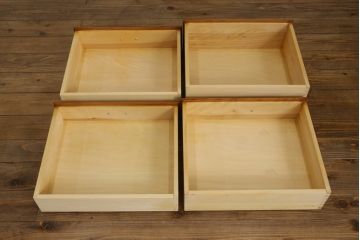 中古　美品　横浜クラシック家具　ダニエル(daniel)　アーリーアメリカンシリーズ　A-204　クラシカルな雰囲気のお部屋づくりにおすすめなチャイナキャビネット(食器棚、収納棚、戸棚、カップボード)(R-072825)
