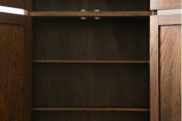中古　三越家具(現カントリーハウス)　Brugge(ブルージュ)　ステンドグラスが上品な雰囲気を醸し出すキャビネット(収納棚、戸棚、飾り棚、本箱、ブックケース)(R-072826)