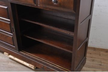 中古　超美品!!　松本民芸家具　両面使いできるクラシカルなデザインのカウンターテーブル(収納棚、戸棚、サイドボード、サイドキャビネット)(R-072831)