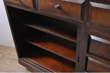 中古　超美品!!　松本民芸家具　両面使いできるクラシカルなデザインのカウンターテーブル(収納棚、戸棚、サイドボード、サイドキャビネット)(R-072831)