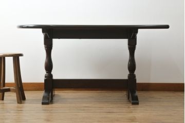 中古　松本民芸家具　シックな佇まいがお洒落なトレッスル卓子(2人掛け、4人掛け、ダイニングテーブル)(定価約33万円)(R-072838)