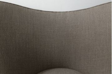 中古　美品　北欧家具　デンマーク　CARL HANSEN & SON(カール・ハンセン&サン)　Hans J Wegner(ハンス・J・ウェグナー)デザイン　CH78 MAMA BEAR CHAIR　2021年購入　洗練されたデザインが魅力的なネックピロー付きラウンジチェア(アームチェア、椅子、イス、北欧)(定価約70万円)(R-072839)