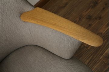 中古　美品　北欧家具　デンマーク　CARL HANSEN & SON(カール・ハンセン&サン)　Hans J Wegner(ハンス・J・ウェグナー)デザイン　CH78 MAMA BEAR CHAIR　2021年購入　洗練されたデザインが魅力的なネックピロー付きラウンジチェア(アームチェア、椅子、イス、北欧)(定価約70万円)(R-072839)