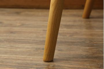 中古　美品　北欧家具　デンマーク　CARL HANSEN & SON(カール・ハンセン&サン)　Hans J Wegner(ハンス・J・ウェグナー)デザイン　CH78 MAMA BEAR CHAIR　2021年購入　洗練されたデザインが魅力的なネックピロー付きラウンジチェア(アームチェア、椅子、イス、北欧)(定価約70万円)(R-072839)