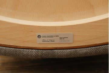 中古　美品　北欧家具　デンマーク　CARL HANSEN & SON(カール・ハンセン&サン)　Hans J Wegner(ハンス・J・ウェグナー)デザイン　CH78 MAMA BEAR CHAIR　2021年購入　洗練されたデザインが魅力的なネックピロー付きラウンジチェア(アームチェア、椅子、イス、北欧)(定価約70万円)(R-072839)