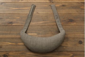 中古　美品　北欧家具　デンマーク　CARL HANSEN & SON(カール・ハンセン&サン)　Hans J Wegner(ハンス・J・ウェグナー)デザイン　CH78 MAMA BEAR CHAIR　2021年購入　洗練されたデザインが魅力的なネックピロー付きラウンジチェア(アームチェア、椅子、イス、北欧)(定価約70万円)(R-072839)