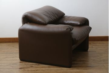 中古　美品　Cassina(カッシーナ)　MARALUNGA(マラルンガ)　本革(レザー)　高級感漂う佇まいが魅力の1人掛けソファ(アームチェア、一人掛け、1P)(定価約100万円)(R-072840)