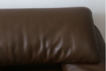 中古　美品　Cassina(カッシーナ)　MARALUNGA(マラルンガ)　本革(レザー)　高級感漂う佇まいが魅力の1人掛けソファ(アームチェア、一人掛け、1P)(定価約100万円)(R-072840)