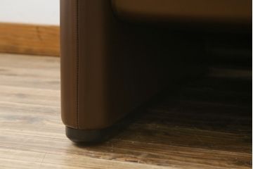 中古　美品　Cassina(カッシーナ)　MARALUNGA(マラルンガ)　本革(レザー)　高級感漂う佇まいが魅力の1人掛けソファ(アームチェア、一人掛け、1P)(定価約100万円)(R-072840)