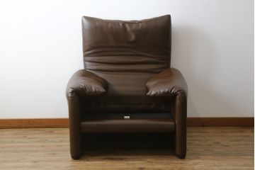 中古　美品　Cassina(カッシーナ)　MARALUNGA(マラルンガ)　本革(レザー)　高級感漂う佇まいが魅力の1人掛けソファ(アームチェア、一人掛け、1P)(定価約100万円)(R-072840)
