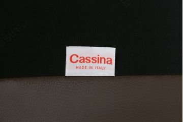 中古　美品　Cassina(カッシーナ)　MARALUNGA(マラルンガ)　本革(レザー)　高級感漂う佇まいが魅力の1人掛けソファ(アームチェア、一人掛け、1P)(定価約100万円)(R-072840)