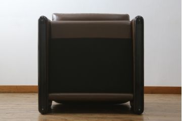 中古　美品　Cassina(カッシーナ)　MARALUNGA(マラルンガ)　本革(レザー)　高級感漂う佇まいが魅力の1人掛けソファ(アームチェア、一人掛け、1P)(定価約100万円)(R-072840)