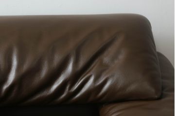 中古　美品　Cassina(カッシーナ)　MARALUNGA(マラルンガ)　本革(レザー)　高級感漂う佇まいが魅力の1人掛けソファ(アームチェア、一人掛け、1P)(定価約100万円)(R-072841)