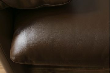 中古　美品　Cassina(カッシーナ)　MARALUNGA(マラルンガ)　本革(レザー)　高級感漂う佇まいが魅力の1人掛けソファ(アームチェア、一人掛け、1P)(定価約100万円)(R-072841)