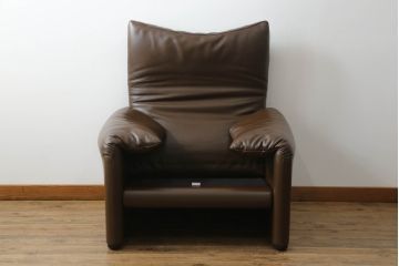 中古　美品　Cassina(カッシーナ)　MARALUNGA(マラルンガ)　本革(レザー)　高級感漂う佇まいが魅力の1人掛けソファ(アームチェア、一人掛け、1P)(定価約100万円)(R-072841)