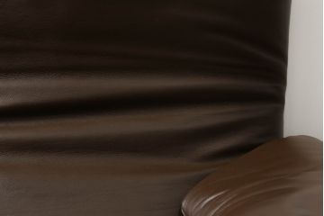 中古　美品　Cassina(カッシーナ)　MARALUNGA(マラルンガ)　本革(レザー)　高級感漂う佇まいが魅力の1人掛けソファ(アームチェア、一人掛け、1P)(定価約100万円)(R-072841)