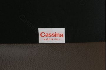 中古　美品　Cassina(カッシーナ)　MARALUNGA(マラルンガ)　本革(レザー)　高級感漂う佇まいが魅力の1人掛けソファ(アームチェア、一人掛け、1P)(定価約100万円)(R-072841)