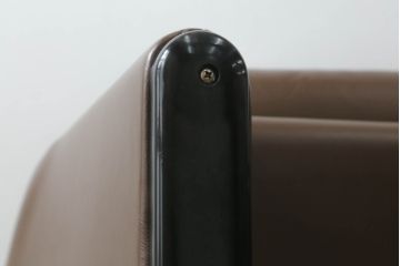 中古　美品　Cassina(カッシーナ)　MARALUNGA(マラルンガ)　本革(レザー)　高級感漂う佇まいが魅力の1人掛けソファ(アームチェア、一人掛け、1P)(定価約100万円)(R-072841)