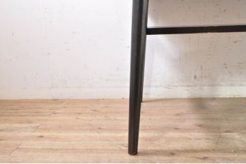 和製ビンテージ　松本民芸家具　塗り直しあり　クラシカルな雰囲気を醸し出す棚付きダイニングテーブル(食卓、2人掛け、4人掛け、作業台、ヴィンテージ)(R-072861)