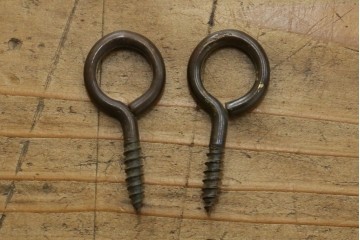 和製ヴィンテージ　希少デザイン　松本民芸家具　3本脚デザインがユニークなサイドテーブル　(R-072870)